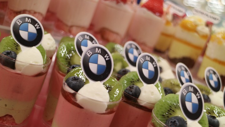 ケータリング ロゴ入りスイーツ